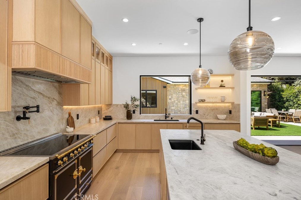 11845 Pacific, Los Angeles CA  90066-4625 exterior