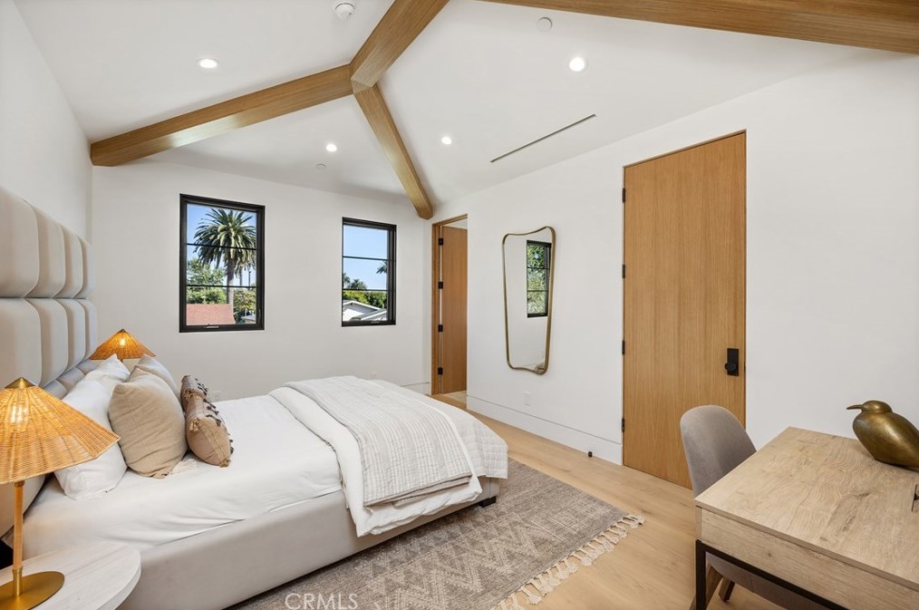 11845 Pacific, Los Angeles CA  90066-4625 exterior