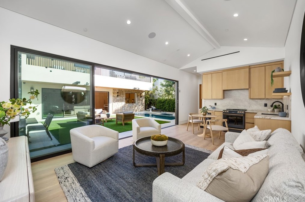 11845 Pacific, Los Angeles CA  90066-4625 exterior