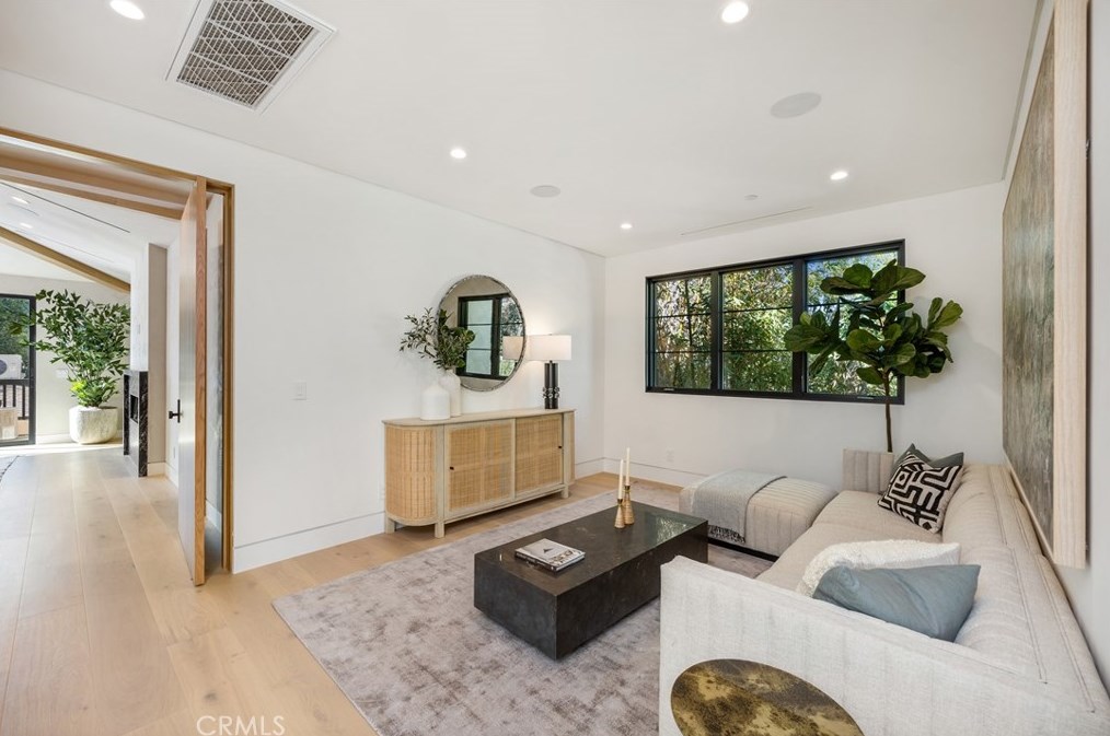 11845 Pacific, Los Angeles CA  90066-4625 exterior