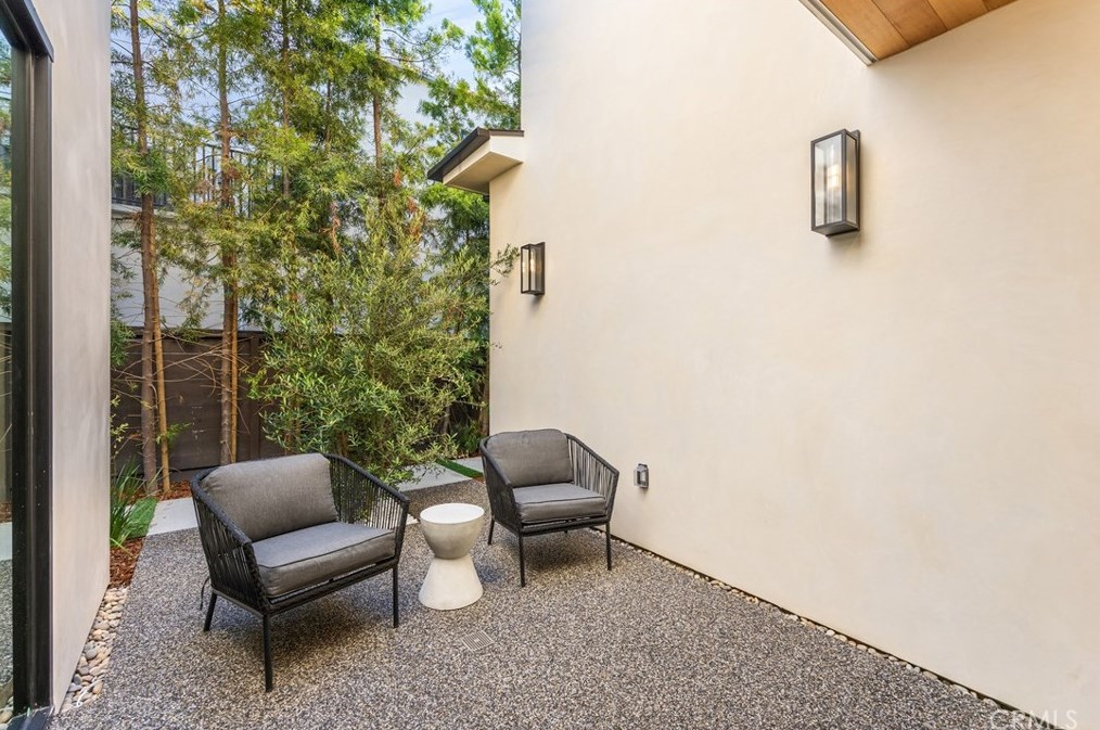 11845 Pacific, Los Angeles CA  90066-4625 exterior