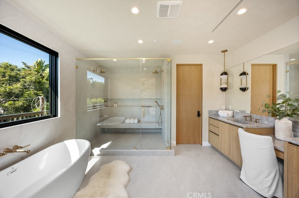 11845 Pacific, Los Angeles CA  90066-4625 exterior