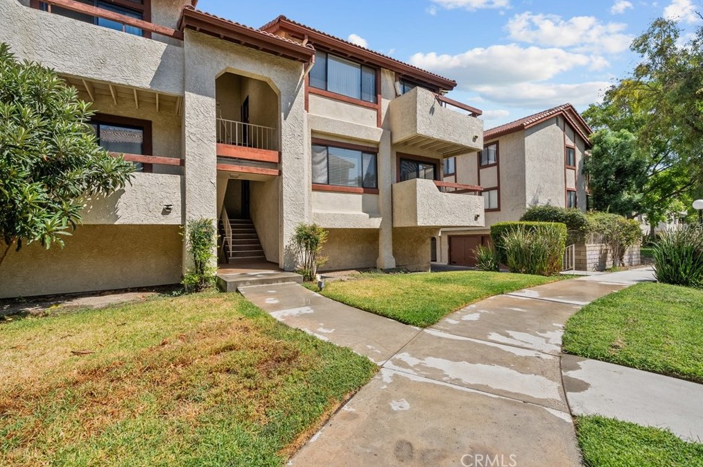 18183 Sundowner Way, Santa Clarita, CA 91387-2901