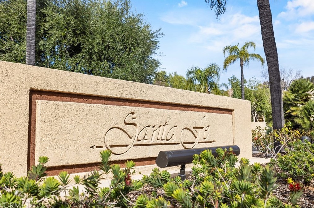 23933 Del Monte Dr, Santa Clarita CA  91355-3359 exterior