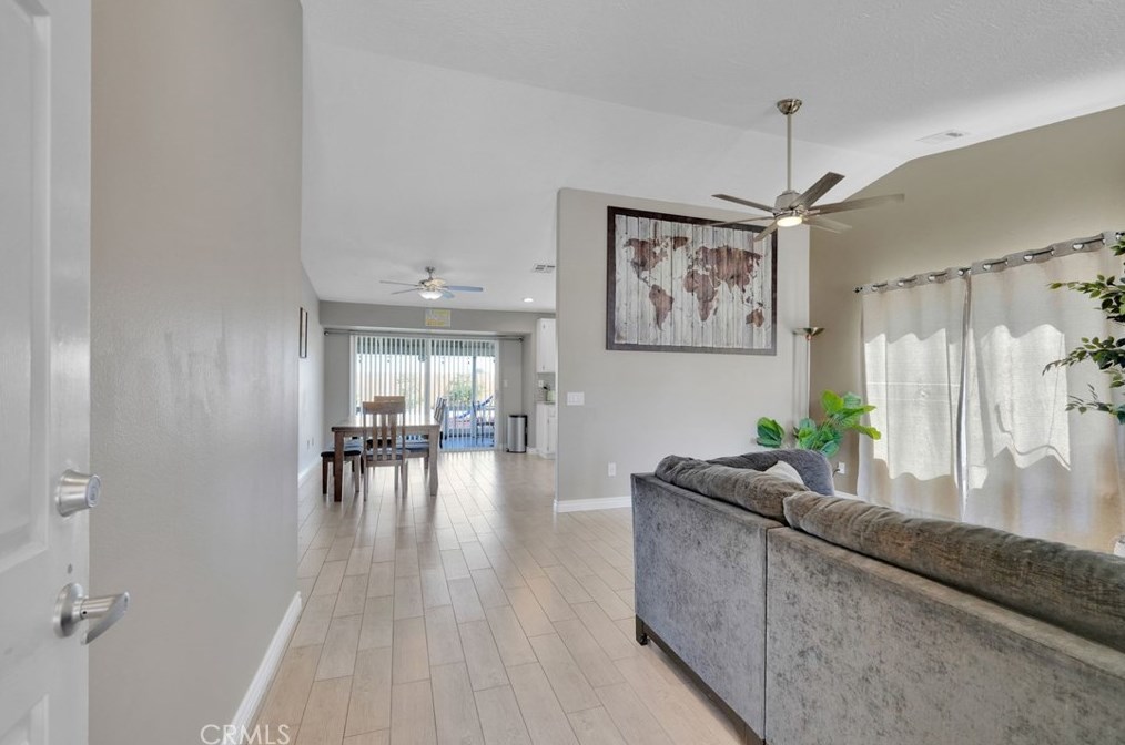 12811 Dillon Ln, Victorville, CA 92392