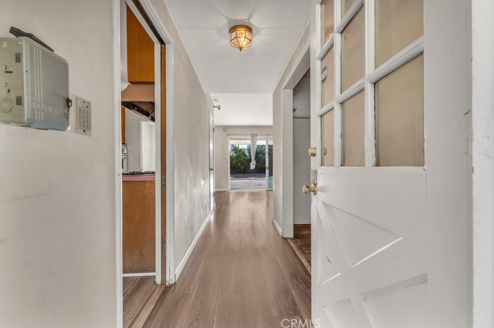 7048 Mclennan Ave, Van Nuys, CA 91406