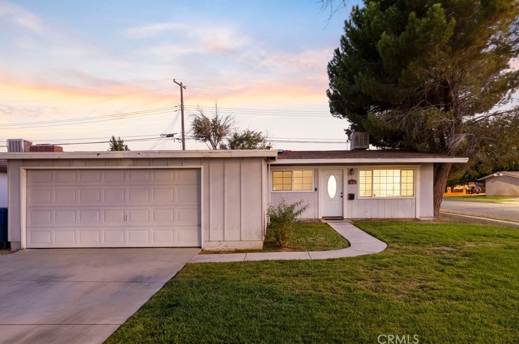 1046 Avenue, Lancaster, CA