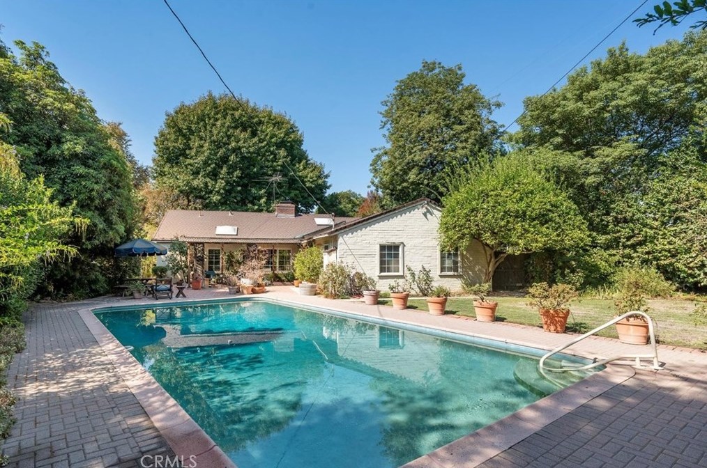 7960 Paso Robles Ave, Van Nuys, CA 91406-1628
