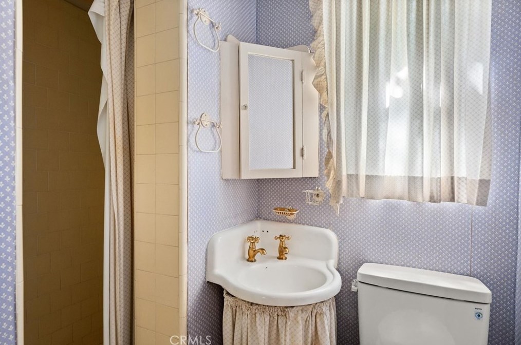 7960 Paso Robles Ave, Van Nuys CA  91406-2143 exterior