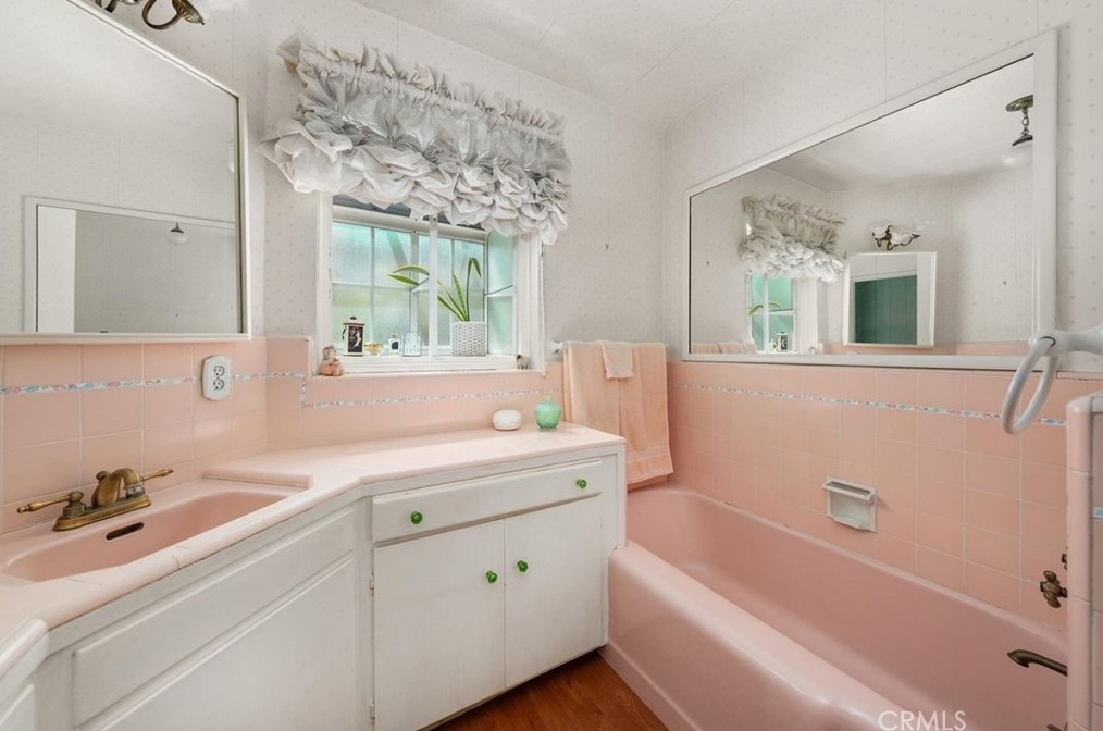 7960 Paso Robles Ave, Van Nuys CA  91406-2143 exterior