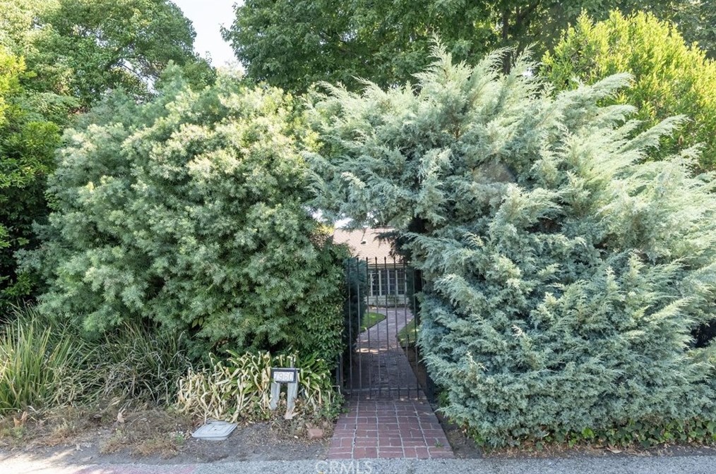 7960 Paso Robles Ave, Van Nuys CA  91406-2143 exterior