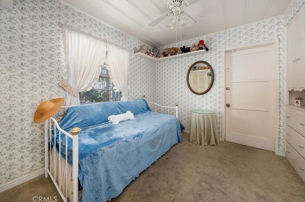 7960 Paso Robles Ave, Van Nuys CA  91406-2143 exterior