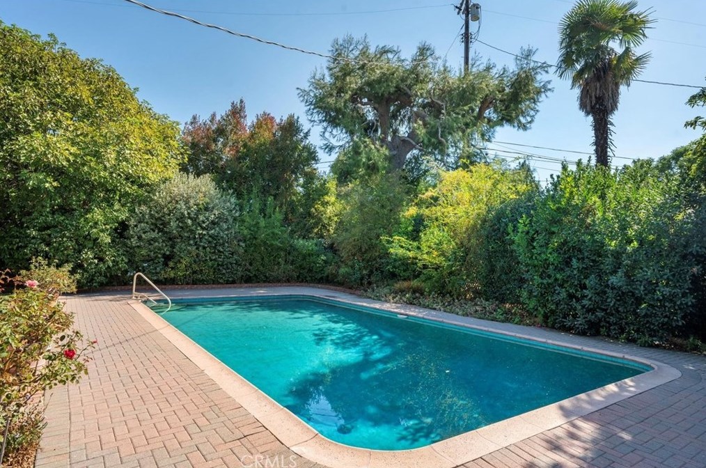 7960 Paso Robles Ave, Van Nuys CA  91406-2143 exterior