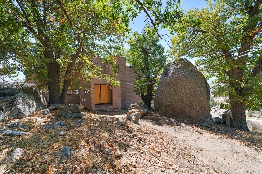 24780 Deertrail Dr, Tehachapi, CA 93561-7492