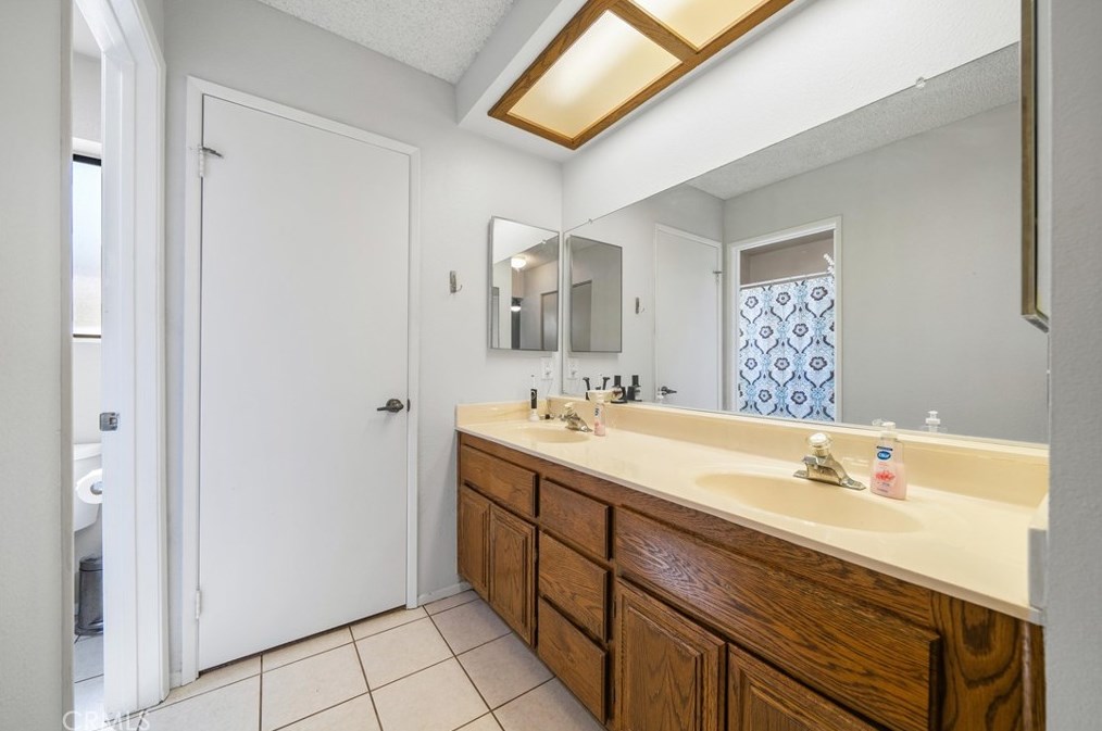 43889 12 St, Lancaster CA  93534-4700 exterior