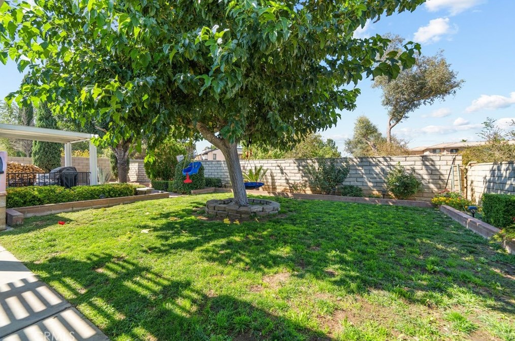 43889 12 St, Lancaster CA  93534-4700 exterior