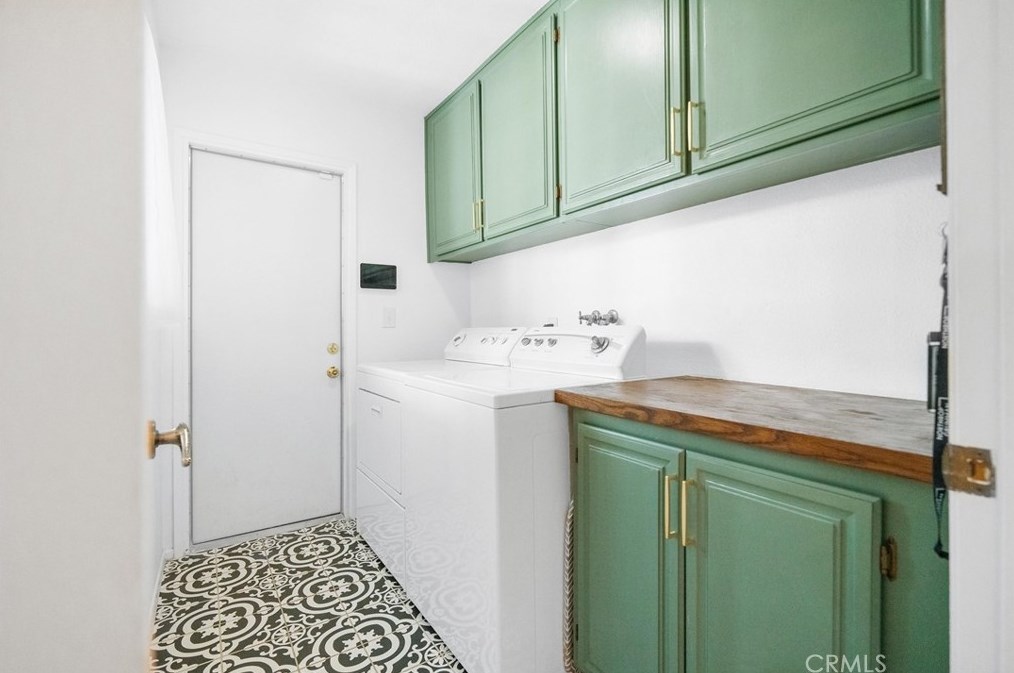 43889 12 St, Lancaster CA  93534-4700 exterior