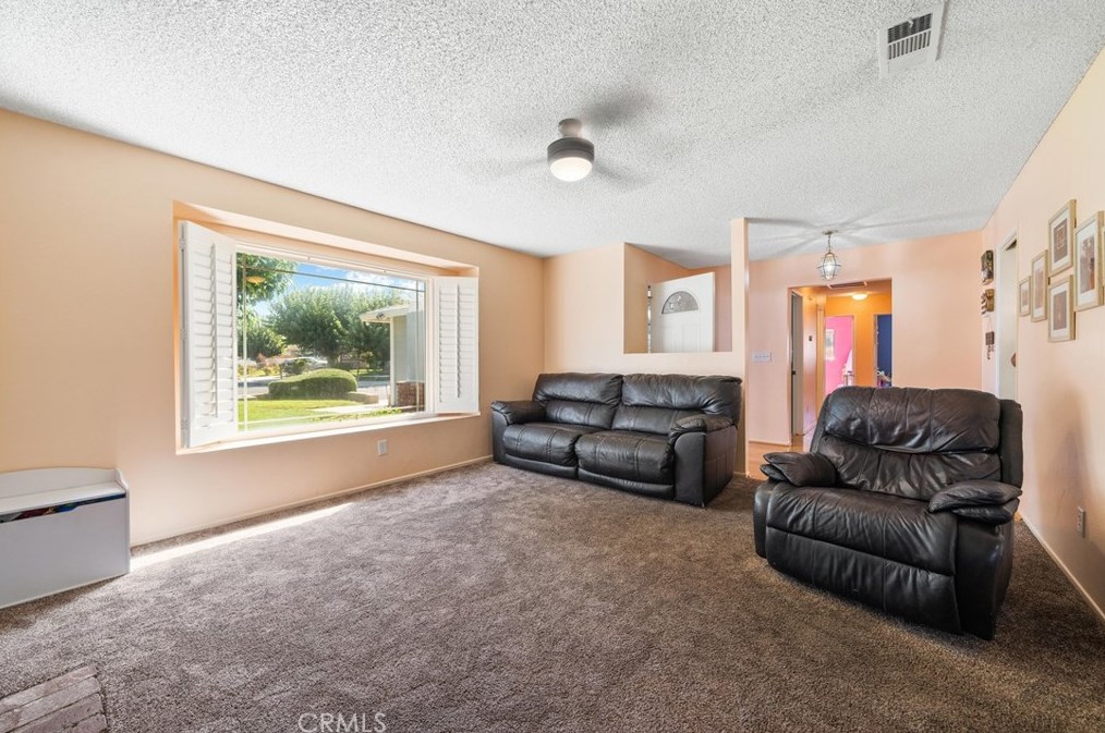 43889 12 St, Lancaster CA  93534-4700 exterior
