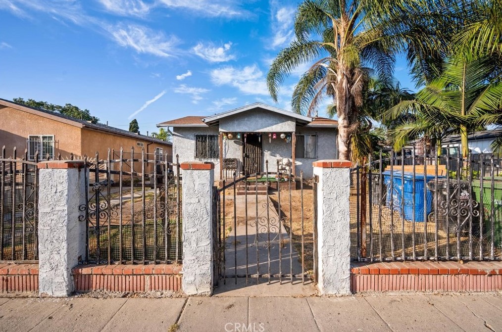 343 98th St, Los Angeles, CA 90003-4305