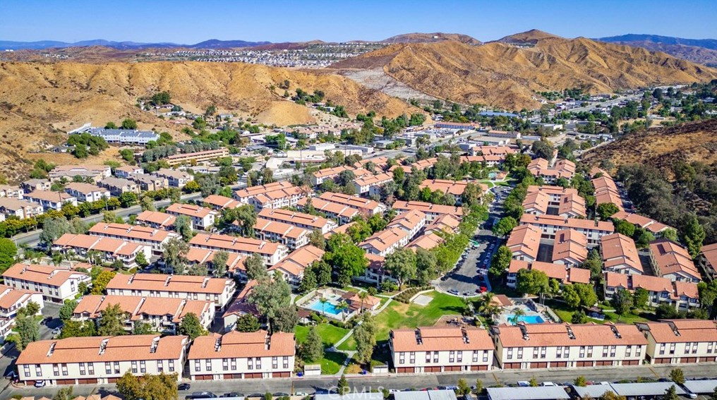 18053 Sundowner Way, Santa Clarita CA  91387-2912 exterior
