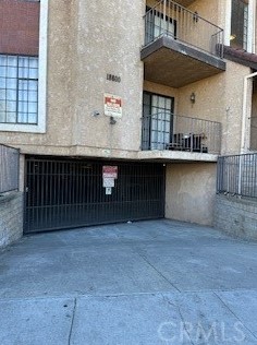 18600 Clark St, Los Angeles CA  91356-3428 exterior