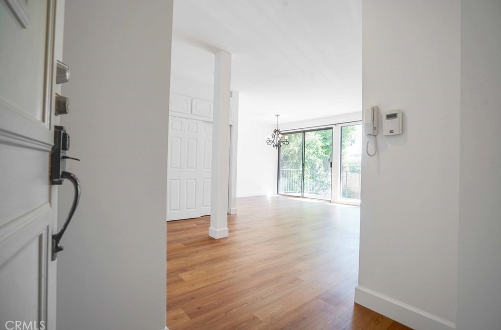 18600 Clark St, Los Angeles, CA 91356-3428