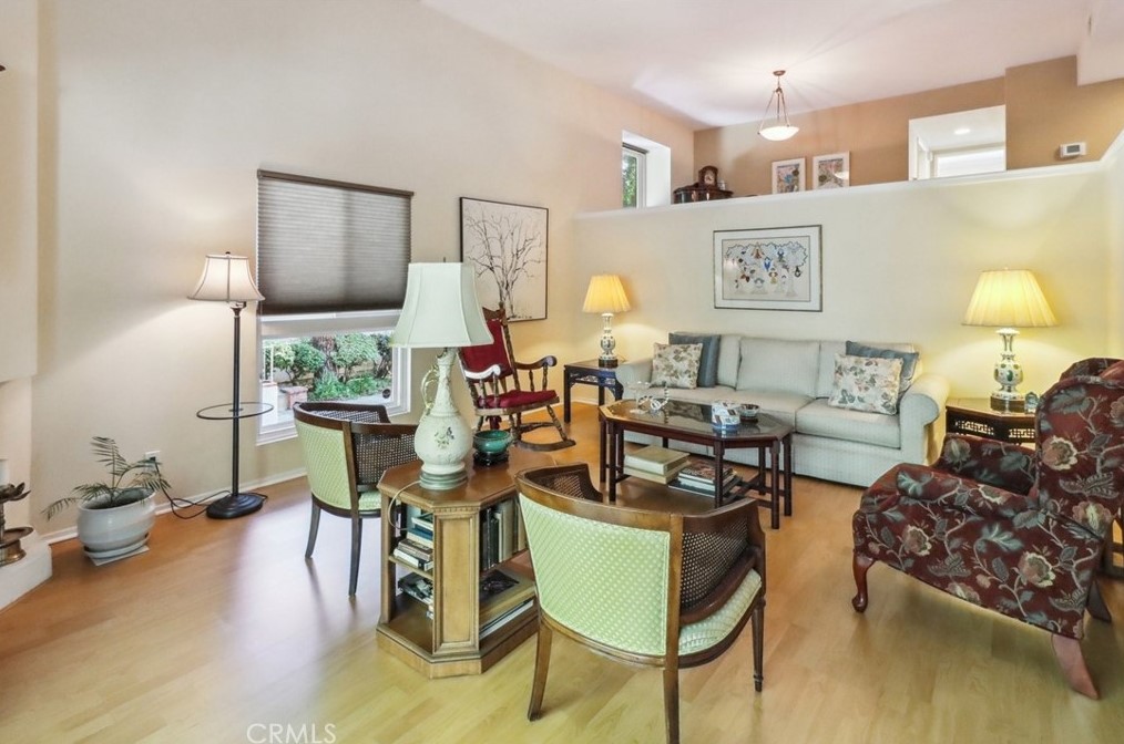 15167 Magnolia Blvd, Van Nuys, CA 91403-1239