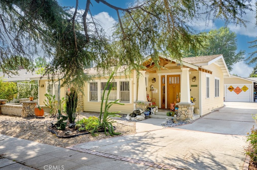 10509 White Oak Ave, San Fernando, CA 91344