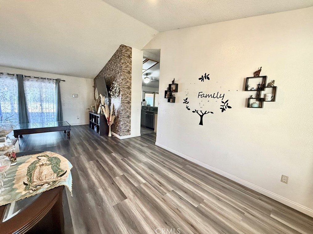 13443 Prospector Ct, Victorville, CA 92392
