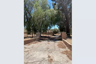 15840 Sierra Highway, Canyon Country, CA 91390 - Photo 18