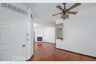 15455 Sherman Way #18, Van Nuys, CA 91406 - Photo 2