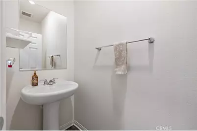 17038 Mitchell Drive, Canyon Country, CA 91387 - Photo 14