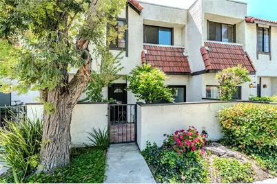 27666 Nugget Drive #3, Canyon Country, CA 91387 - Photo 2