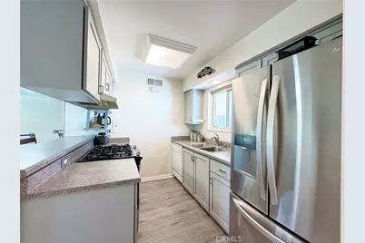 22131 Oxnard Street, Woodland Hills, CA 91367 - Photo 8