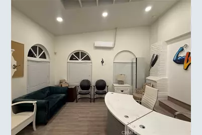 660 W 7th Street, San Pedro, CA 90731 - Photo 2