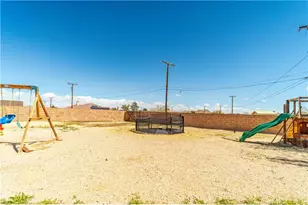 21550 Garibaldi Pl, California City, CA 93505 - Photo 22