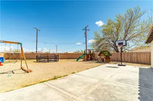 21550 Garibaldi Pl, California City, CA 93505 - Photo 14