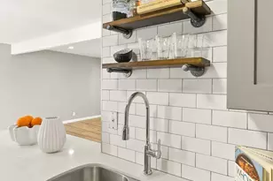 18620 Hatteras St, Tarzana, CA 91356 - Photo 6