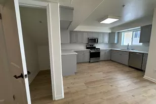 6446 Woodley Ave, Lake Balboa, CA 91406 - Photo 16