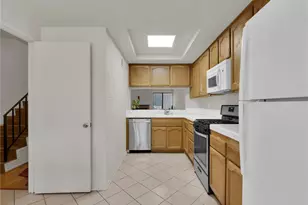 21040 Parthenia St, Canoga Park, CA 91304 - Photo 8