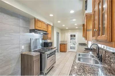 7134 Stansbury Avenue, Van Nuys, CA 91405 - Photo 10