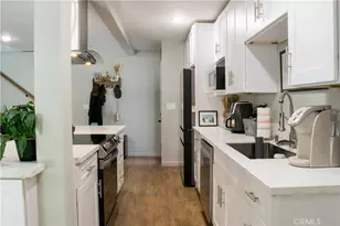 542 N Kilkea Dr, Los Angeles, CA 90048 - Photo 36