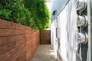 542 N Kilkea Dr, Los Angeles, CA 90048 - Photo 66