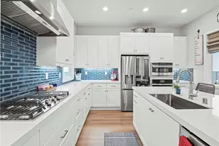 27717 Knoll View Pl, Valencia, CA 91381 - Photo 4