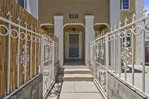 737 N Ridgewood Pl, Los Angeles, CA 90038 - Photo 18