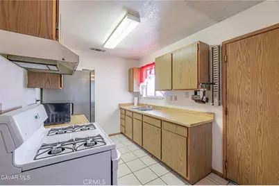 8119 Walpole Avenue, California City, CA 93505 - Photo 12