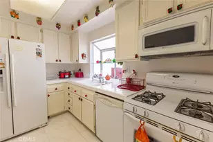 11465 Fox Hollow Ln, Pacoima, CA 91331 - Photo 10