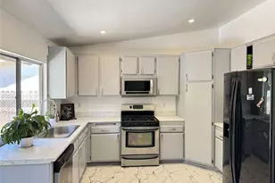 24389 La Glorita Cir, Newhall, CA 91321 - Photo 2