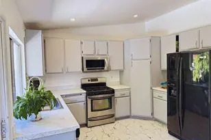 24389 La Glorita Cir, Newhall, CA 91321 - Photo 6