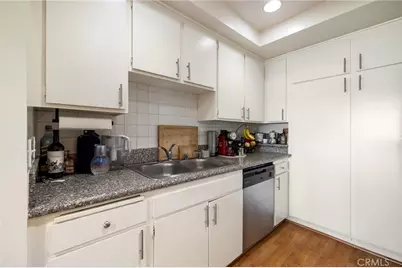 12830 Burbank Boulevard #307, Valley Village, CA 91607 - Photo 10